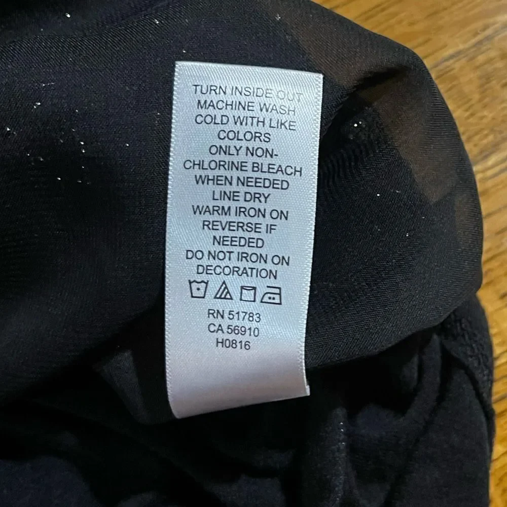Maurices Woman’s Black and Silver Top Size 4X NWOT